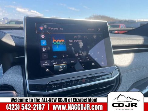 New 2023 Jeep Compass Latitude w/ Sun and Sound Group image 23