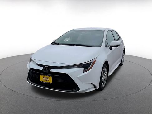 Used 2025 Toyota Corolla LE FWD image 5