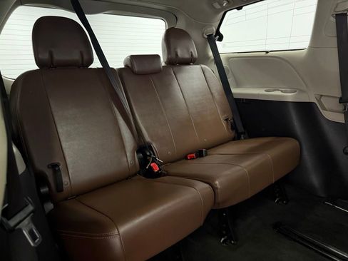 Used 2015 Toyota Sienna Limited image 25