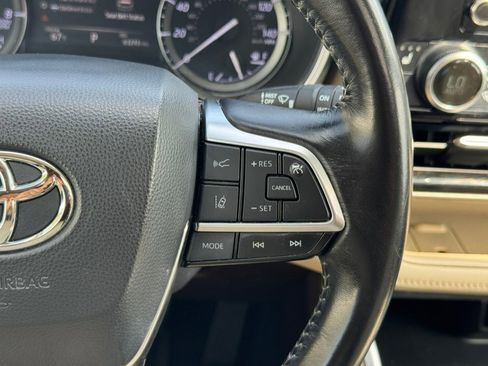 Used 2020 Toyota Highlander XLE image 50