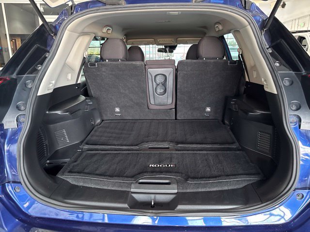 Used 2020 Nissan Rogue S FWD image 30