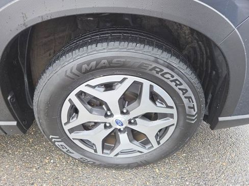 Used 2023 Subaru Forester Premium AWD/4WD image 27