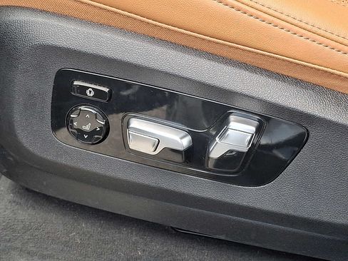 Used 2024 BMW X7 xDrive40i w/ M Sport Package AWD/4WD image 11