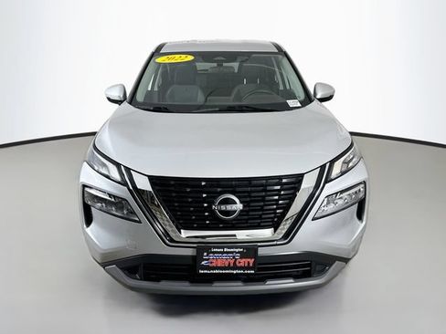 Used 2022 Nissan Rogue SV FWD image 2