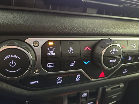 Certified 2024 Jeep Wrangler Sport S image 26