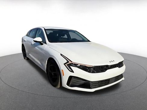 Used 2025 Kia K5 LXS image 3