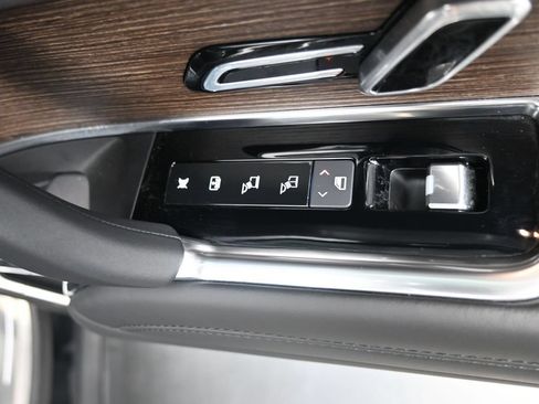Used 2025 Land Rover Range Rover SE AWD/4WD image 13