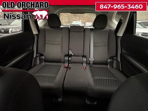 Used 2018 Nissan Rogue SV image 10