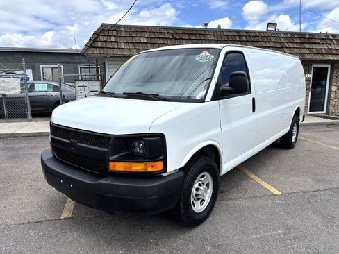 Used 2010 Chevrolet Express 2500 Extended image 3
