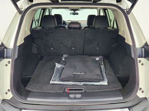 Used 2022 Nissan Rogue SV w/ SV Premium Package image 22