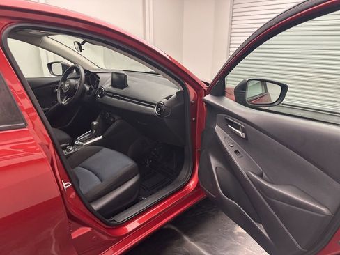 Used 2020 Toyota Yaris LE image 8