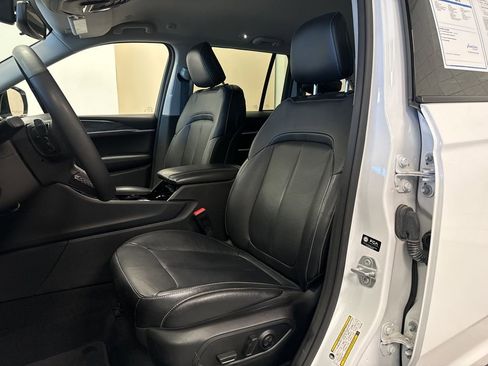 Used 2023 Jeep Grand Cherokee Limited AWD/4WD image 8