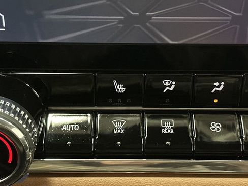 Used 2023 GMC Canyon AT4 image 7