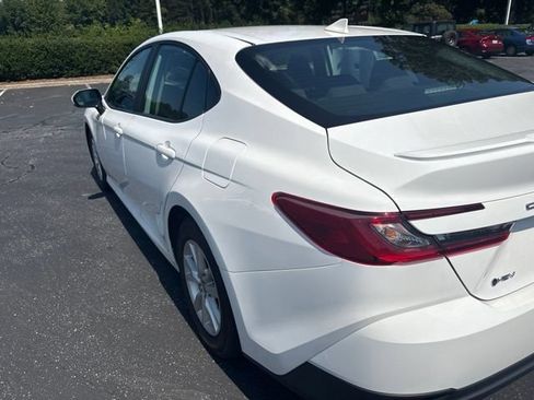 Used 2025 Toyota Camry LE w/ Convenience Package FWD image 8