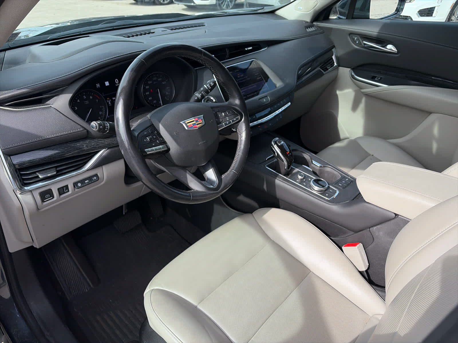 Used 2020 Cadillac XT4 Premium Luxury AWD/4WD image 13