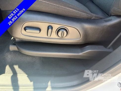 Used 2023 Chevrolet Traverse LT FWD image 13