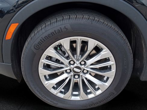 Used 2025 Cadillac XT4 Premium Luxury AWD/4WD image 9