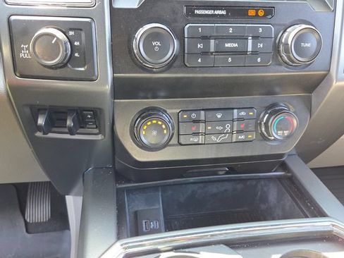Used 2021 Ford F250 XLT w/ XLT Premium Package AWD/4WD image 20