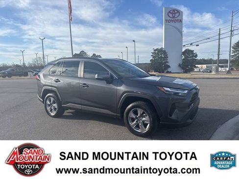 Used 2022 Toyota RAV4 XLE image 1