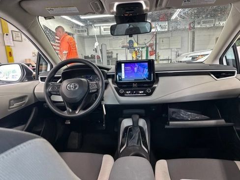 Used 2025 Toyota Corolla LE FWD image 18