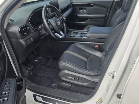 Certified 2025 Honda Pilot Touring image 10