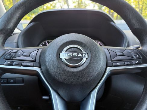 Used 2025 Nissan Sentra SV FWD image 25