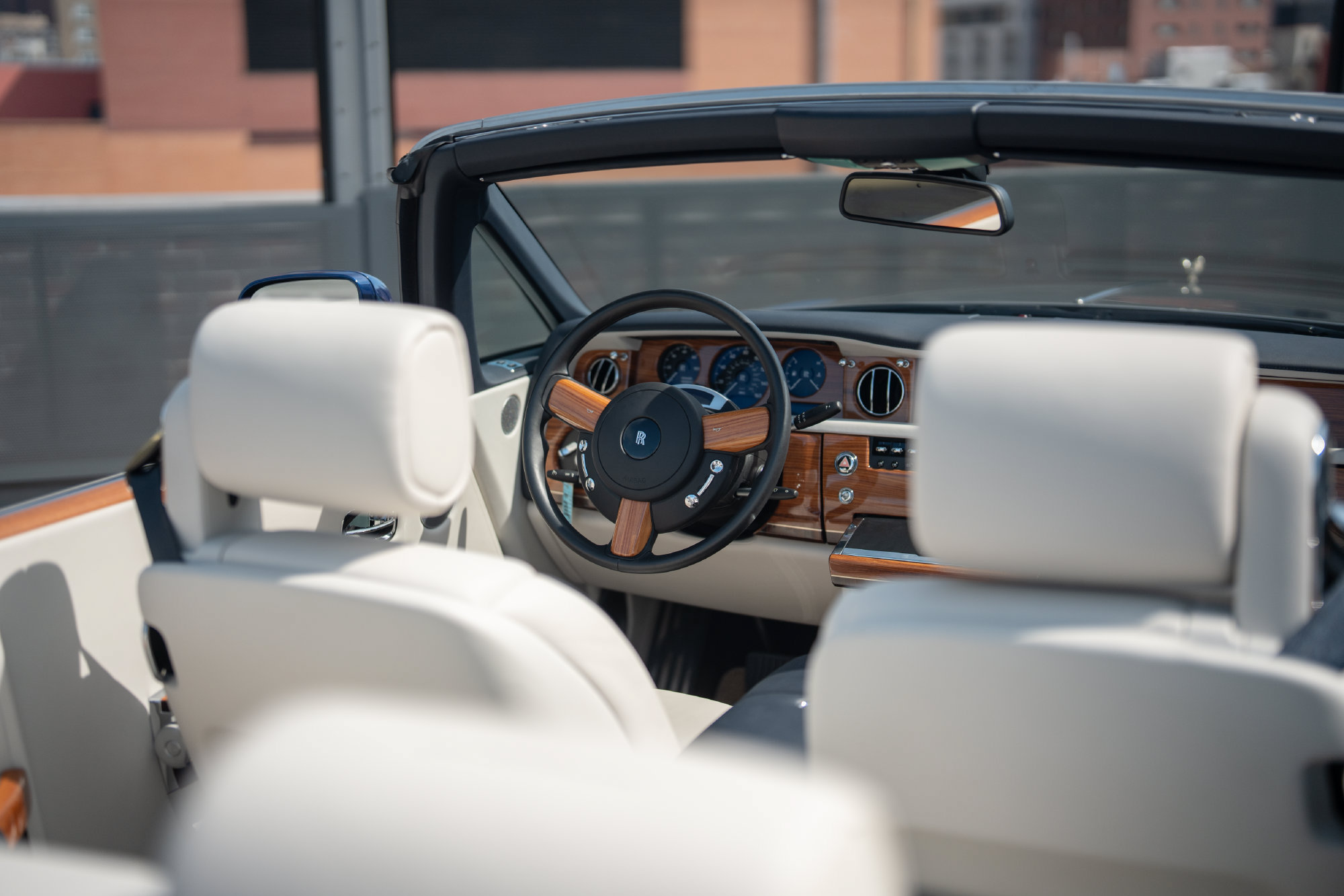 Used 2011 Rolls-Royce Phantom Drophead Coupe RWD image 27