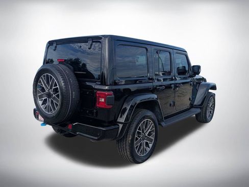 Used 2022 Jeep Wrangler Unlimited Sahara AWD/4WD image 3