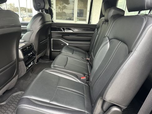 Used 2024 Jeep Wagoneer 4WD w/ Premium Group I image 9