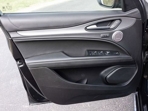 Used 2024 Alfa Romeo Stelvio Veloce image 20