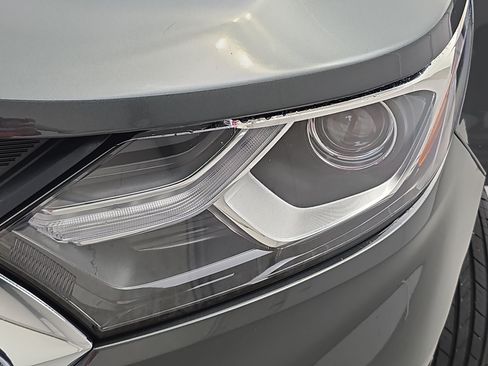 Used 2020 Chevrolet Equinox LT FWD image 29
