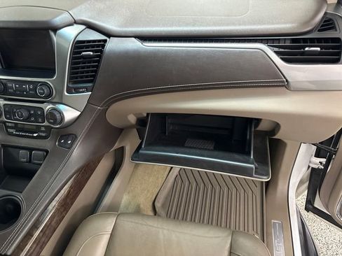 Used 2017 Chevrolet Suburban LT w/ Luxury Package image 22
