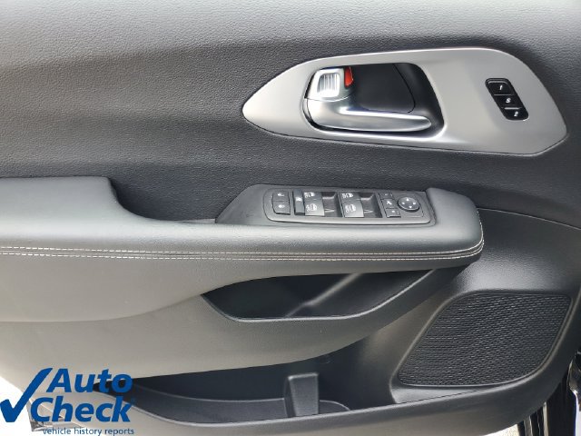 Used 2026 Chrysler Pacifica Limited w/ S Appearance Package FWD image 22