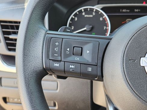 Used 2024 Nissan Rogue S FWD image 17