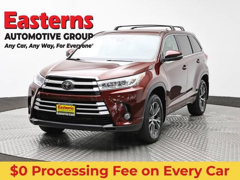 Used 2018 Toyota Highlander Plus AWD/4WD image 1