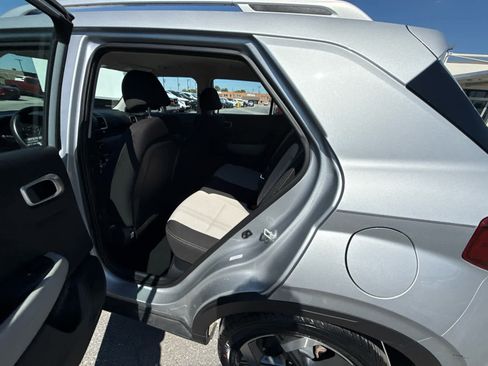 Used 2021 Hyundai Venue SEL FWD image 22