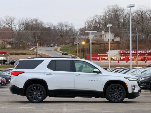Used 2023 Chevrolet Traverse RS image 2
