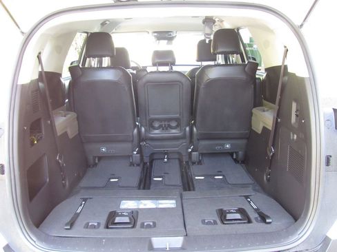 Used 2025 Kia Carnival FWD image 21