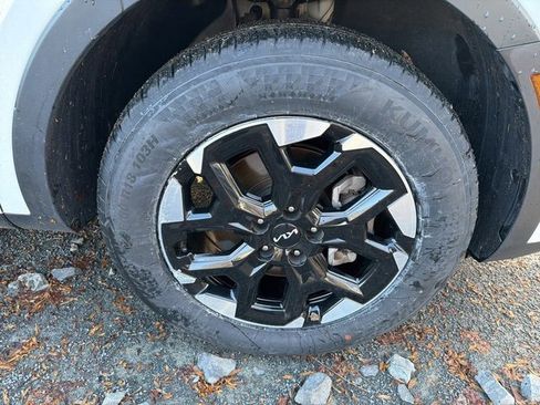 Used 2024 Kia Sorento S image 8