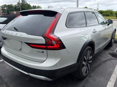 Used 2022 Volvo V90 B6 Cross Country w/ Advanced Package AWD/4WD image 3
