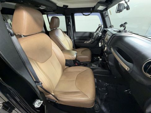 Used 2016 Jeep Wrangler Unlimited Sahara image 25