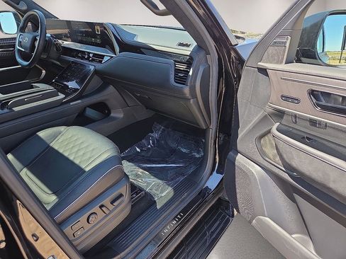 Used 2025 INFINITI QX80 Autograph AWD/4WD image 12