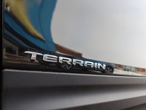 Used 2022 GMC Terrain SLE w/ Driver Convenience Package image 8