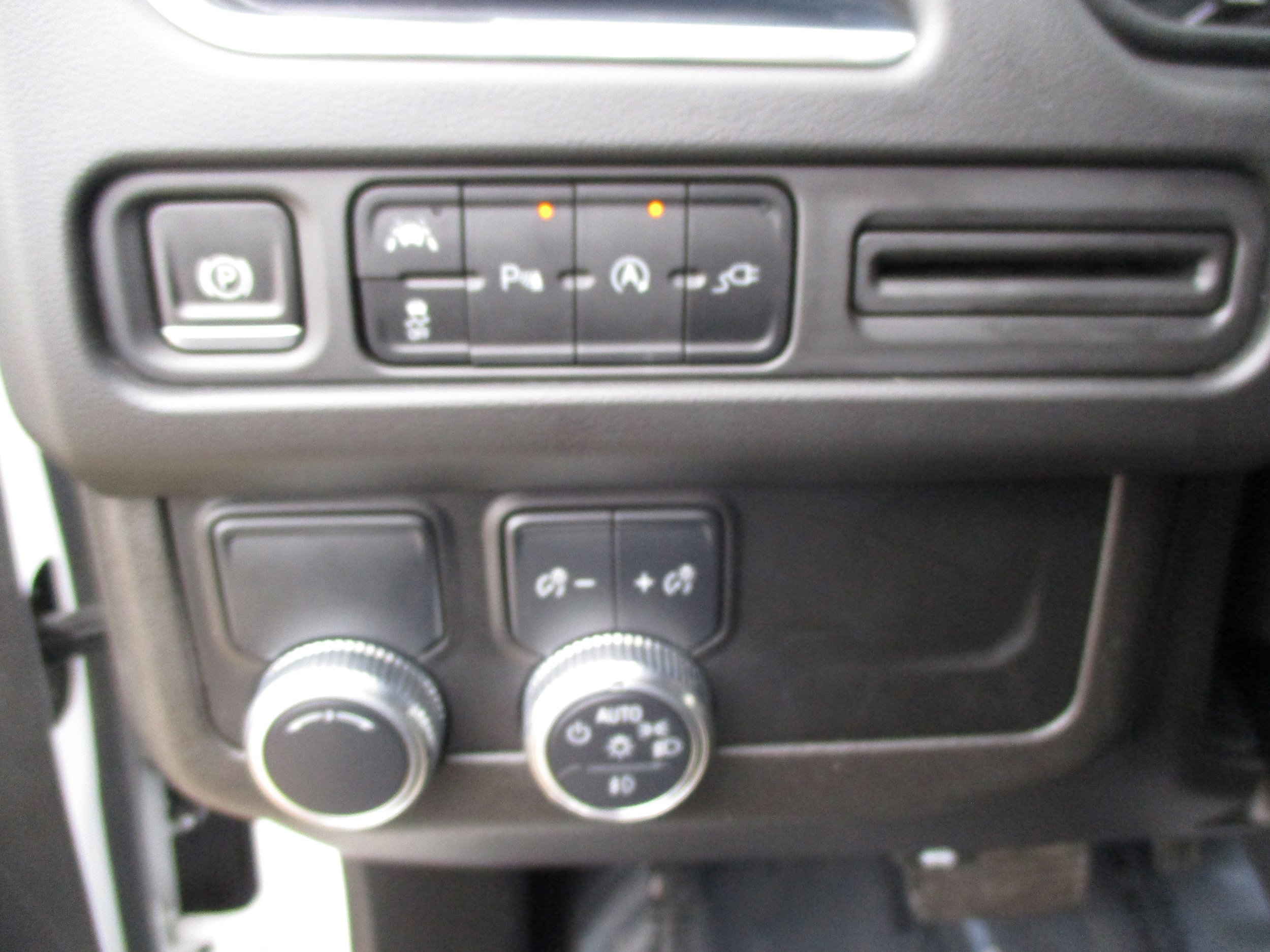 Used 2021 GMC Yukon SLT RWD image 29