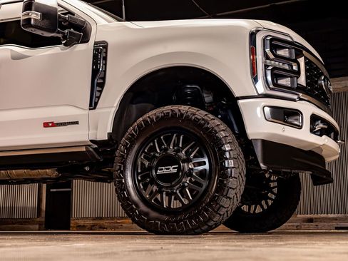 Used 2024 Ford F350 Platinum image 12