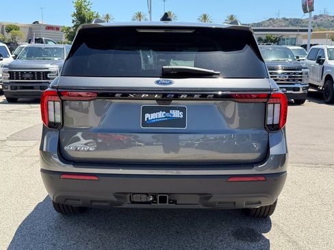 New 2026 Ford Explorer Active RWD image 5