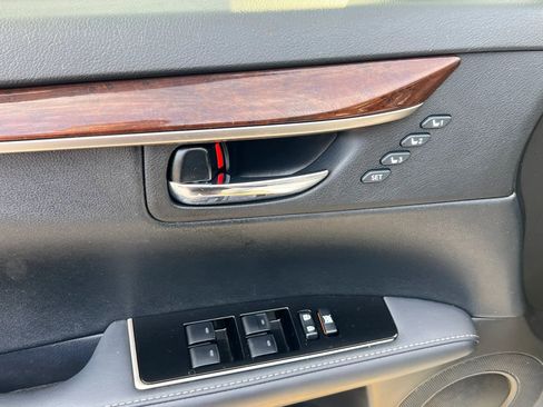 Used 2018 Lexus ES 350 w/ Luxury Package w/Wood Trim image 12