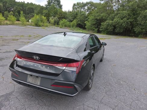 Certified 2025 Hyundai Elantra Sport FWD image 5