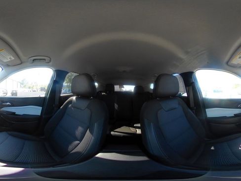 Used 2025 Chevrolet Trax LT image 42