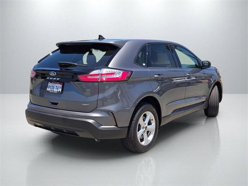 Used 2024 Ford Edge SE image 5